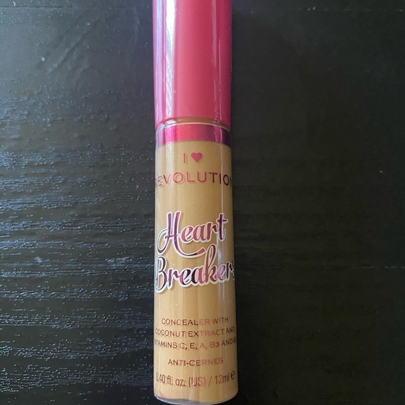 NWT-MAKEUP-3 REVLON FOUNDATION AND 3 I ❤️ REVOLUTION CONCEALER - Picture 7 of 8